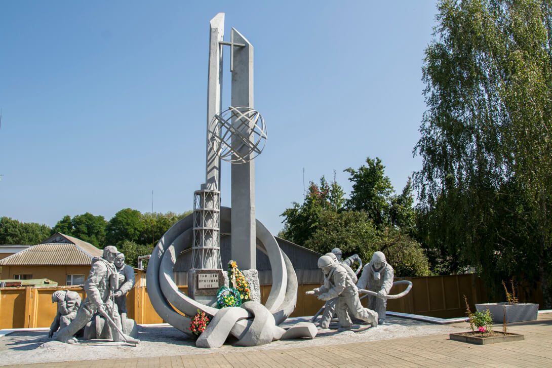 Pomnik strażaków "Tym, którzy uratowali świat" w Czarnobylu