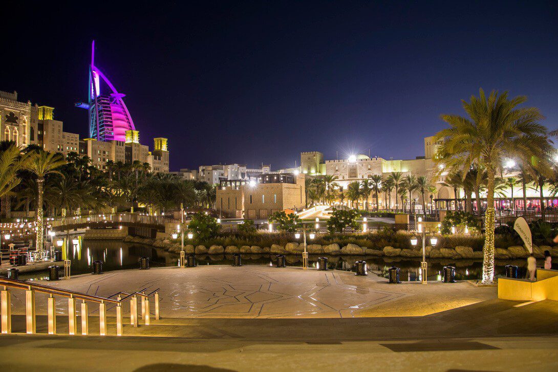 Widok na Burj Al Arab z Madinat Jumeirah