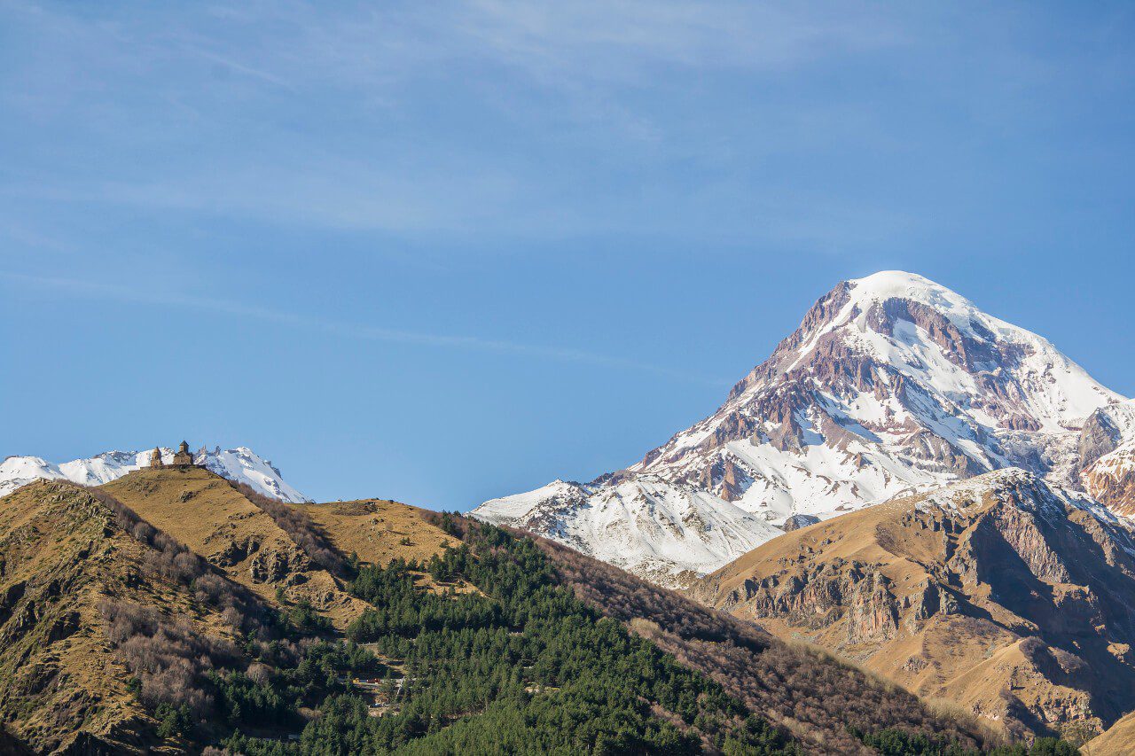 Klasztor Cminda Sameba i Kazbek w Gruzji