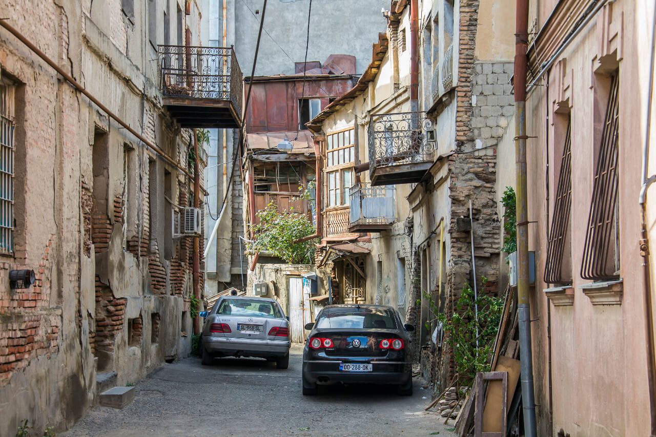 Uliczka Starego Miasta w Tbilisi