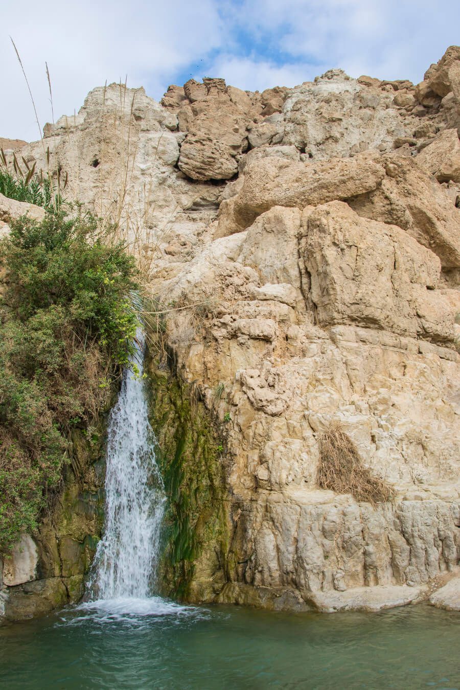Wodospad na trasie do wodospadu Dawida w Ein Gedi w Izraelu.