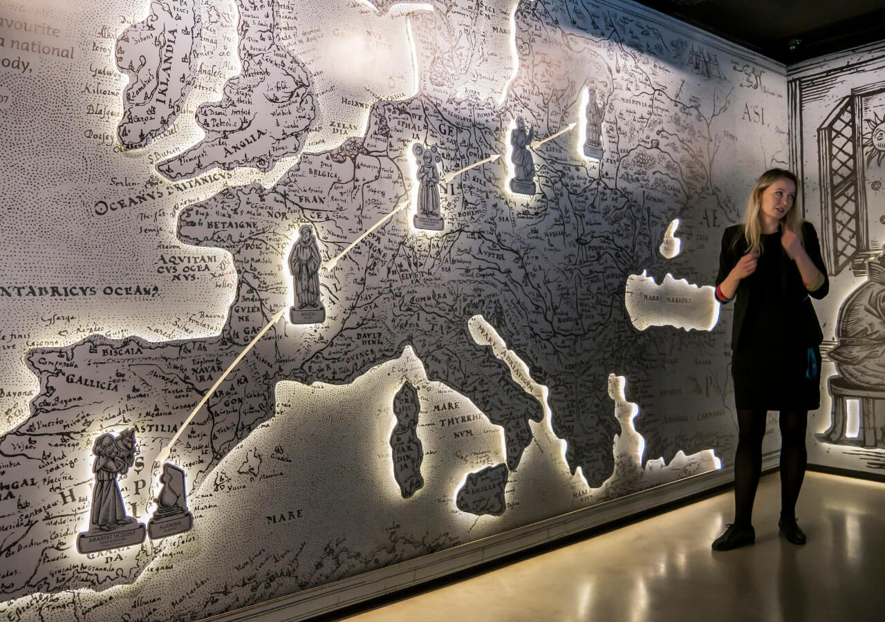 Ekspozycja w Muzeum Polskiej Wódki - mapa migracji wódki w Europie