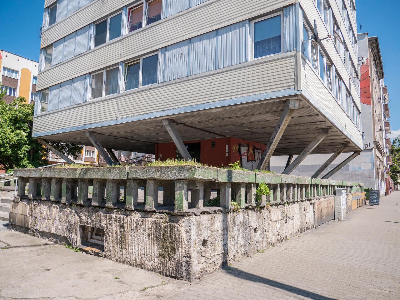 Dolna część budynku Trzonolinowca