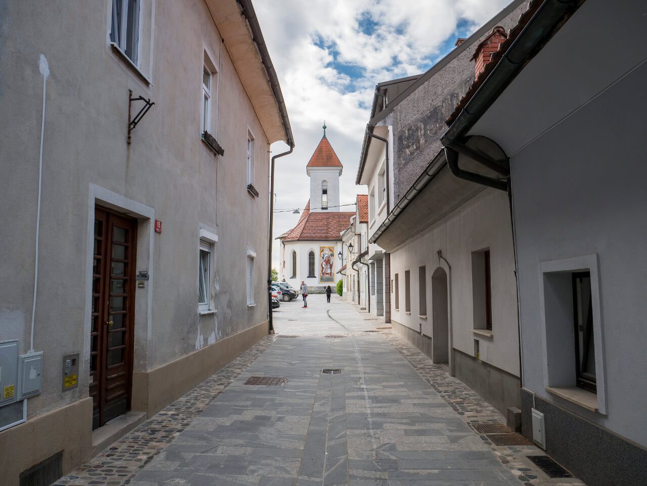 Widok na kościół św. Sebastiana, Fabiana i Rocha w Kranj (Słowenia)