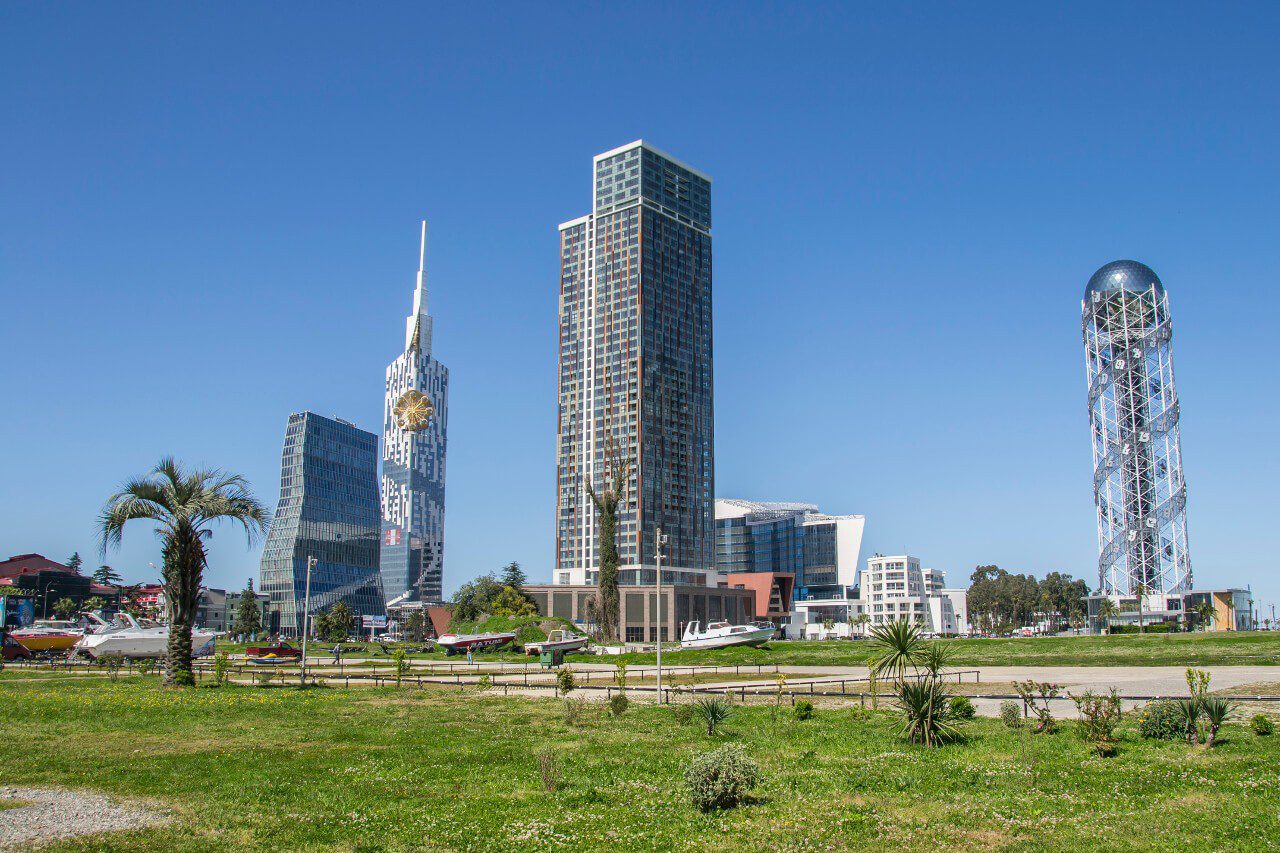 Widok na wieżowce w Batumi w Gruzji