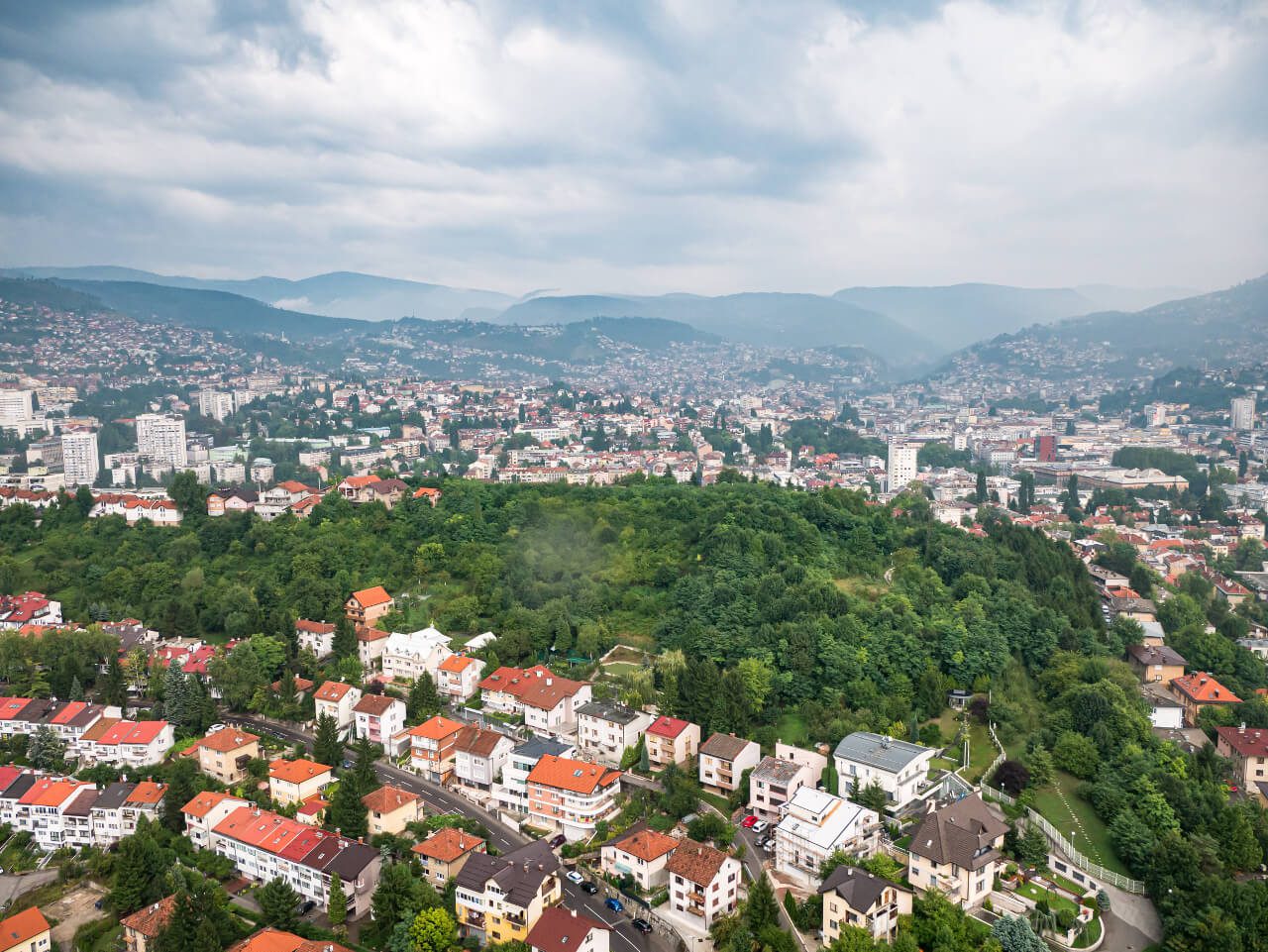 Widok na Sarajewo z tarasu widokowego Avas Twist Towet