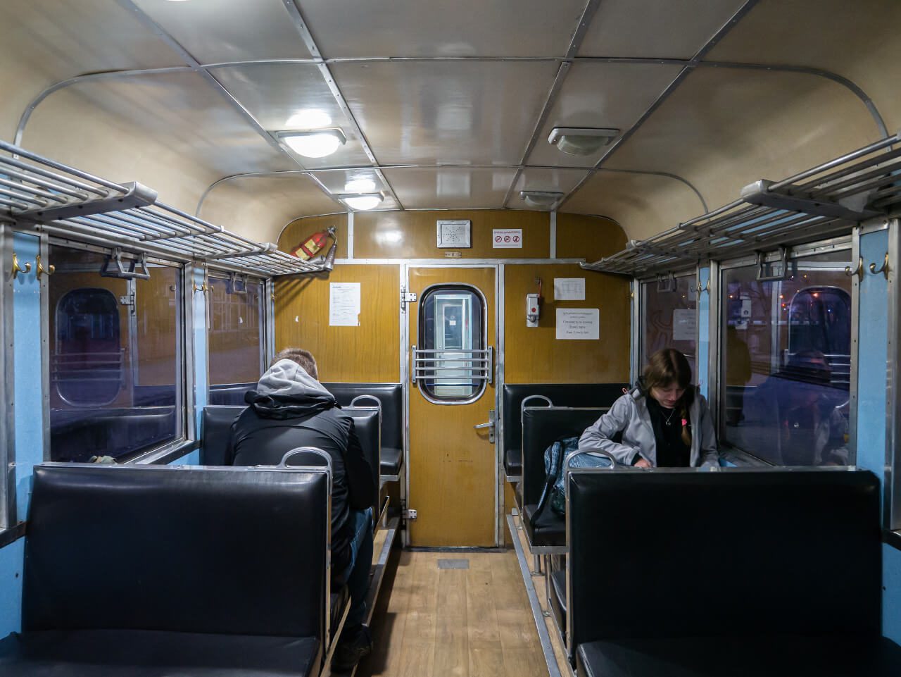 Wnętrze wagonu pociągu Borjomi - Bakuriani