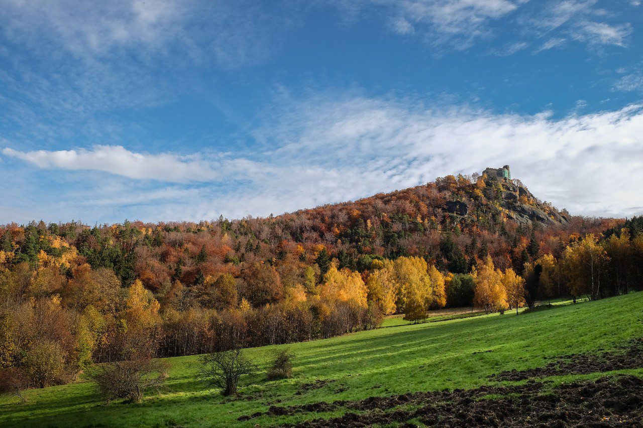 Widok na zamek Chojnik w Jeleniej Górze