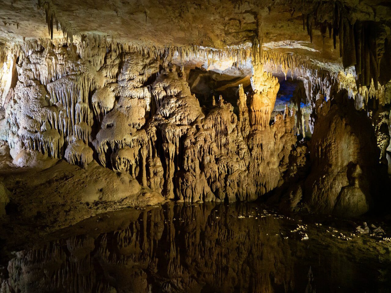 Jaskinia Prometeusza i podziemne jeziorko