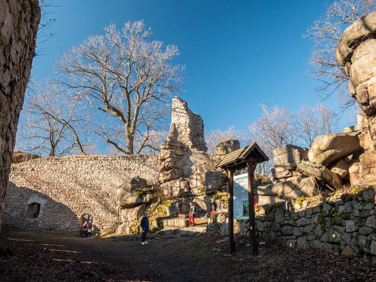 Zamek Bolczów Rudawy Janowickie ruiny wnętrze