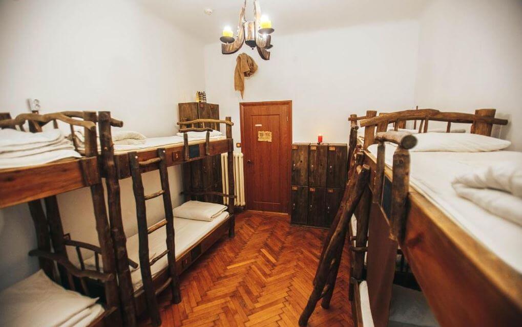 Lwów gdzie spać noclegi GHOSTel - Medieval Hostel