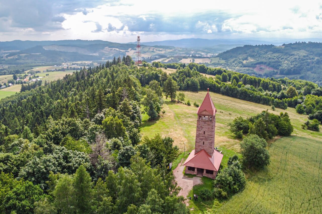 Góra Świętej Anny Nowa Ruda wieża widokowa krajobraz Góry Sowie widoki