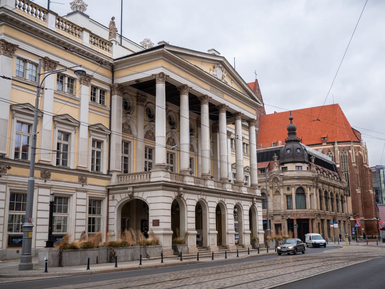 budynek opery wrocławskiej nieoczywiste ciekawe miejsca stare miasto hotel monopol solpol