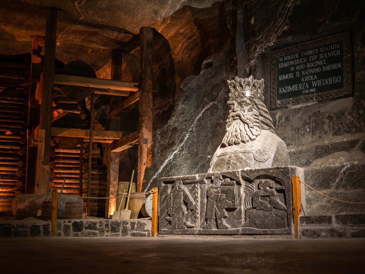 kopalnia soli wieliczka komora króla kazimierza wielkiego solna rzeźba