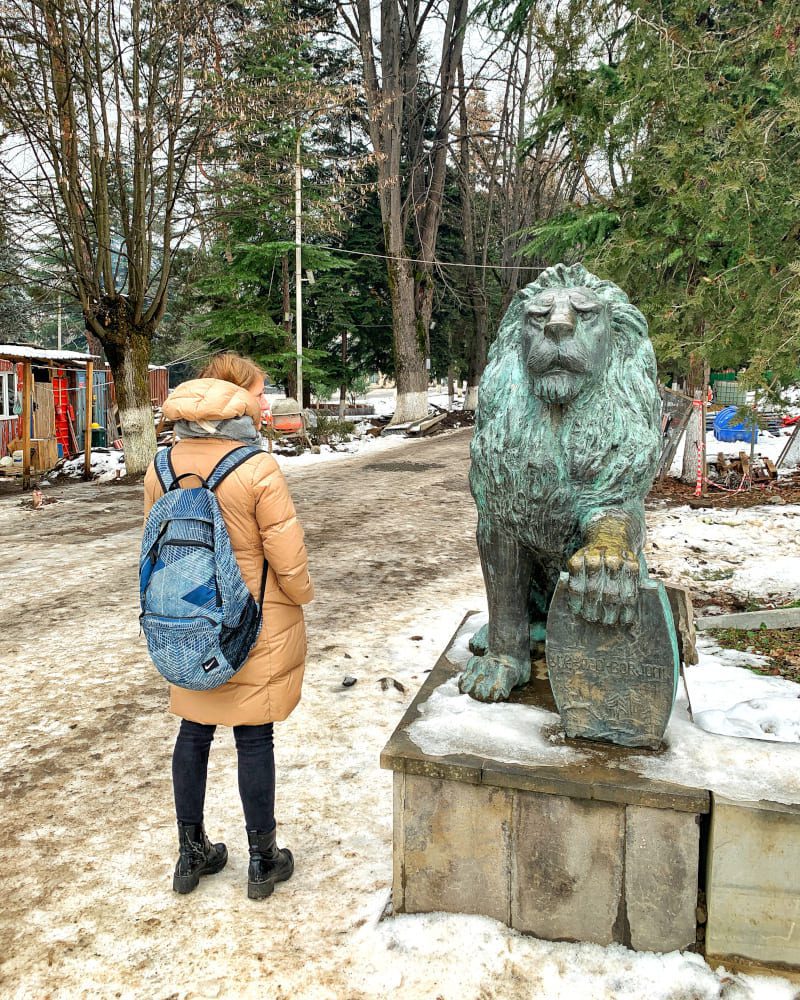 Borjomi rzeźba lew park