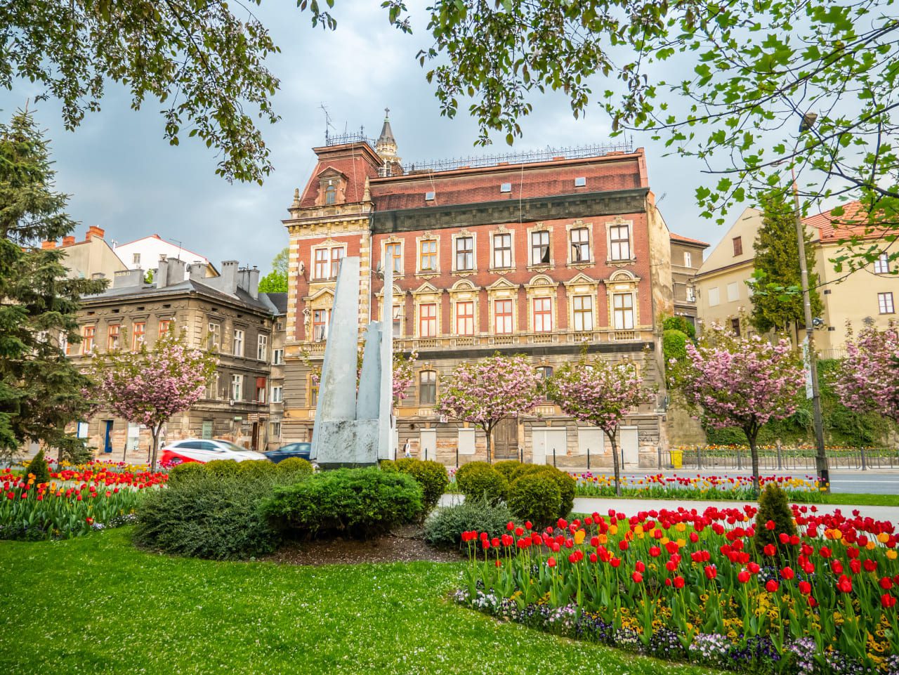 Bielsko-Biała budynek pomnik kwiaty