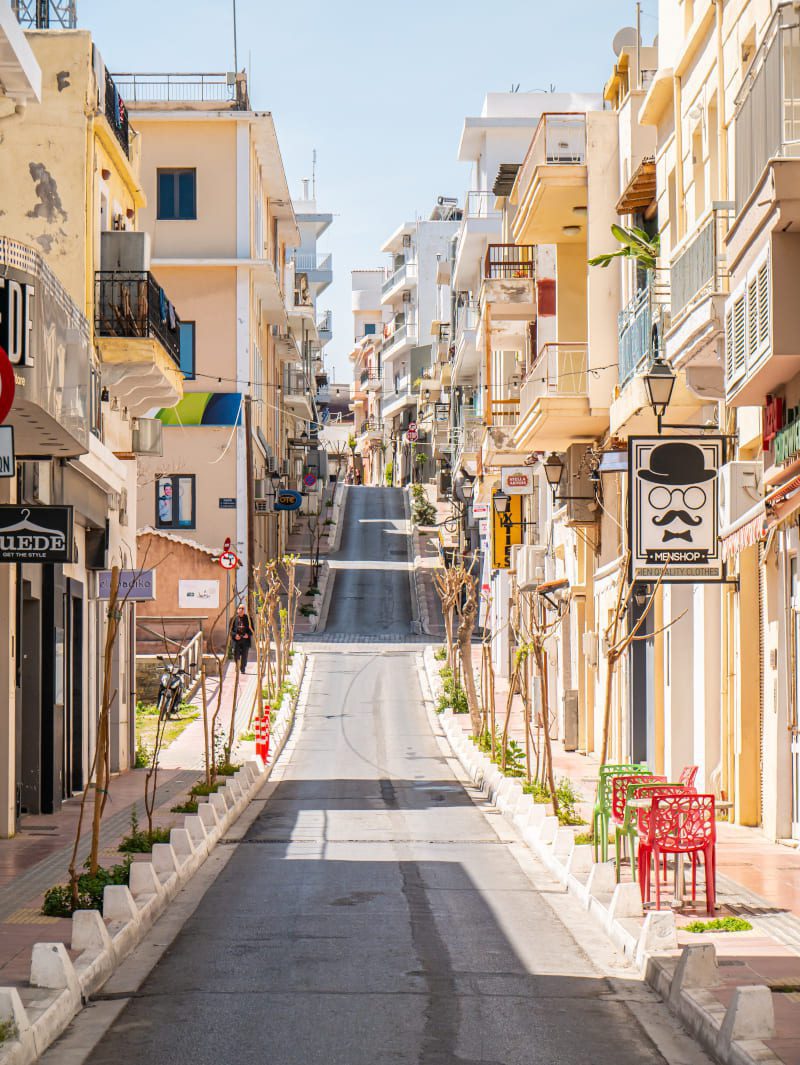 Kreta Agios Nikolaos ulica pnąca się w górę