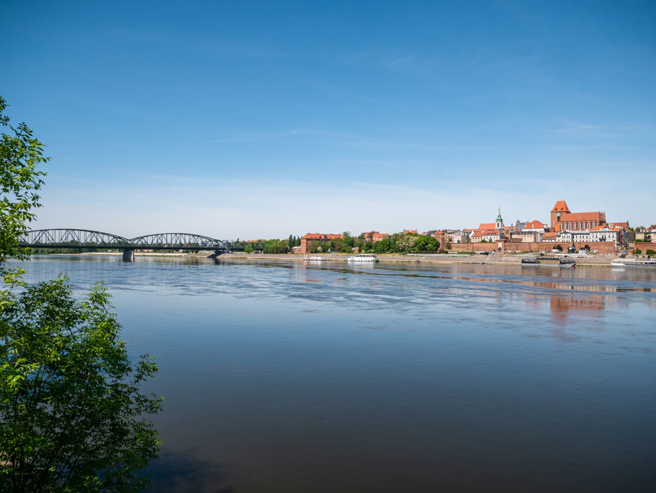 Toruń widok na Stare Miasto z drugiej strony rzeki
