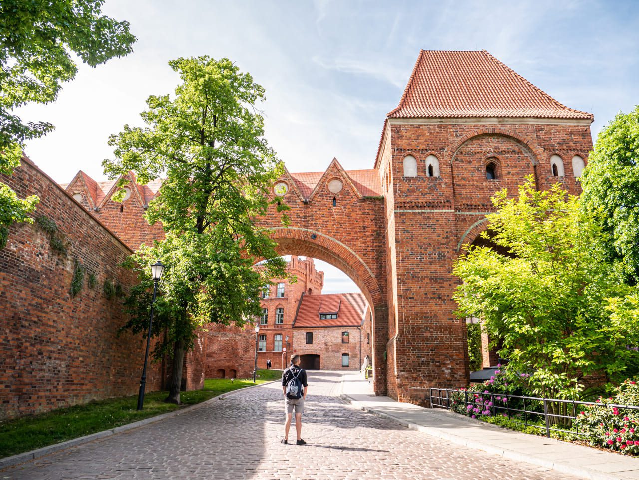 Toruń zamek od strony ulicy