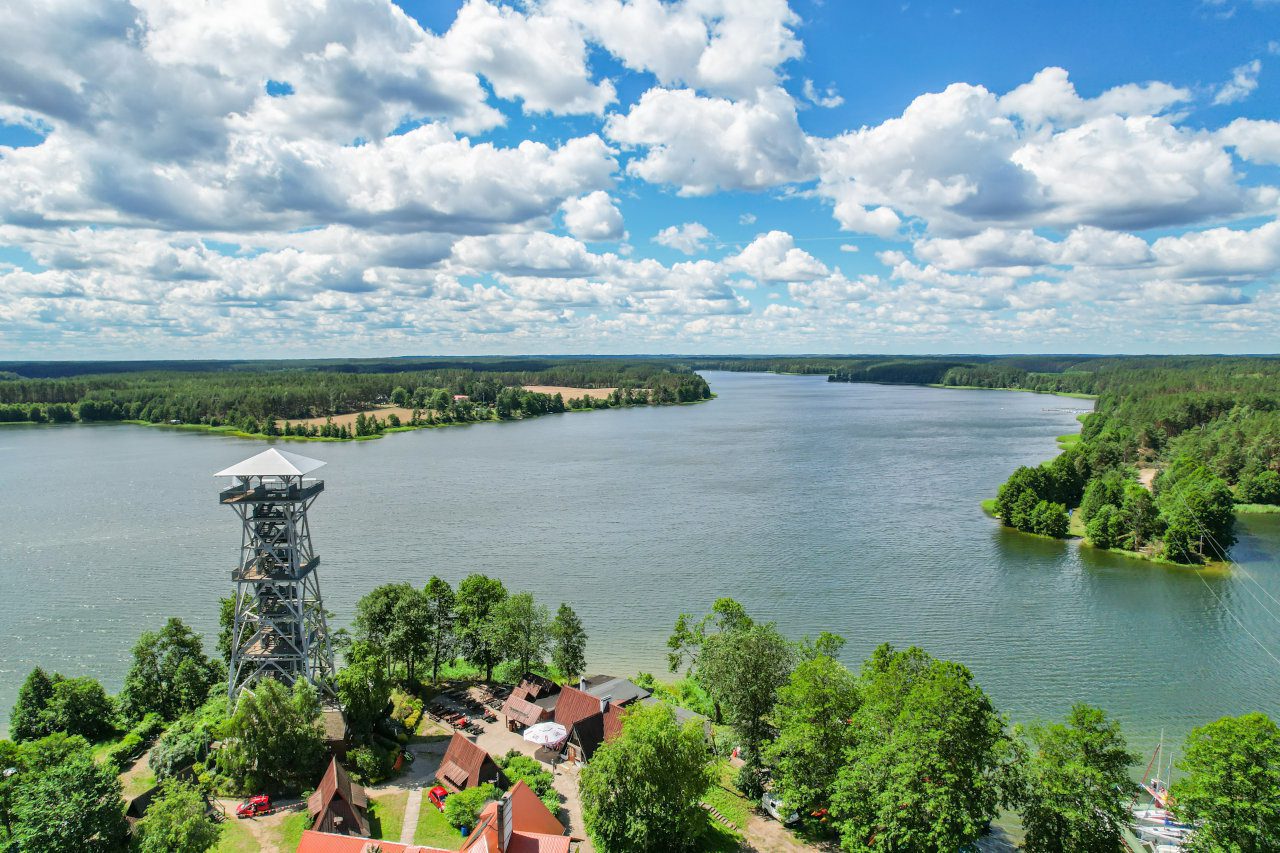 Kaszuby Wdzydze wieża i jezioro