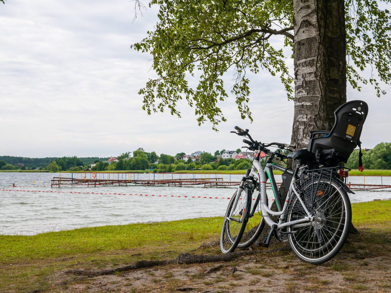 Kaszuby rowery nad jeziorem
