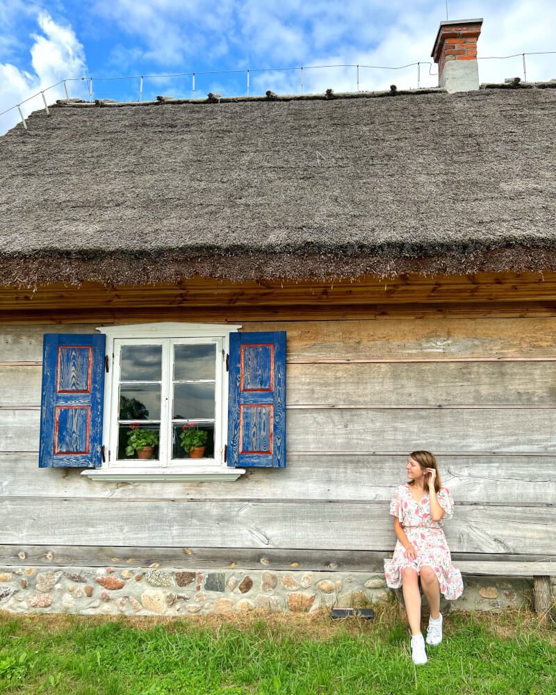 Wiączemin Polski chata skansen dziewczyna okno