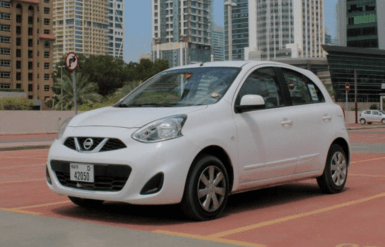Dubaj wypożyczenie samochodu Nissan Micra
