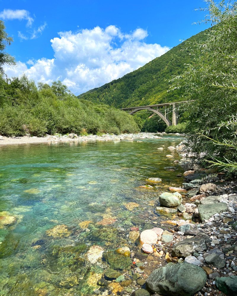 Czarnogóra most rzeka kamienie