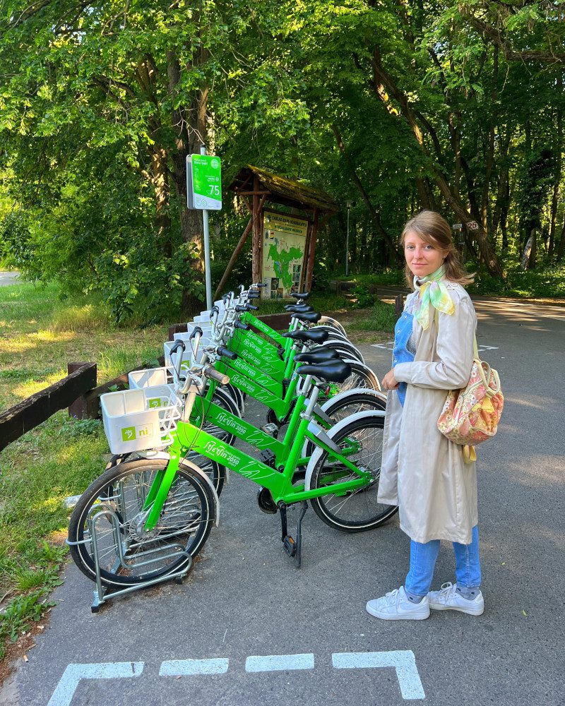 Szczecin Las Arkoński rowery dziewczyna