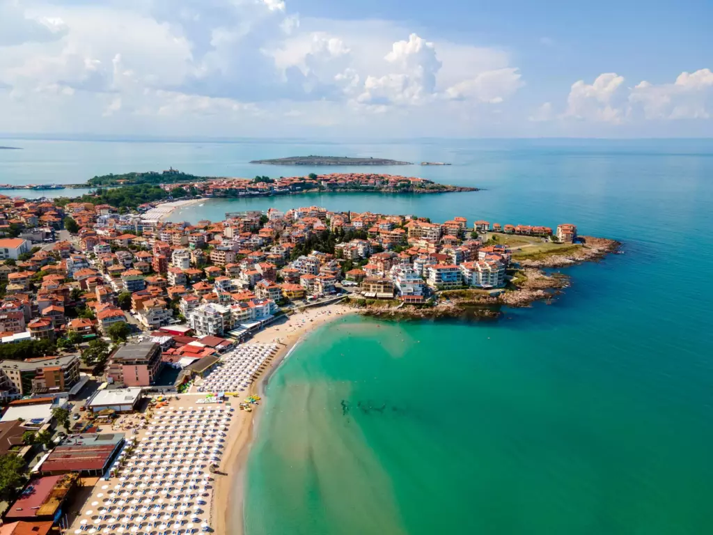 Burgas miasto plaza parasole morze