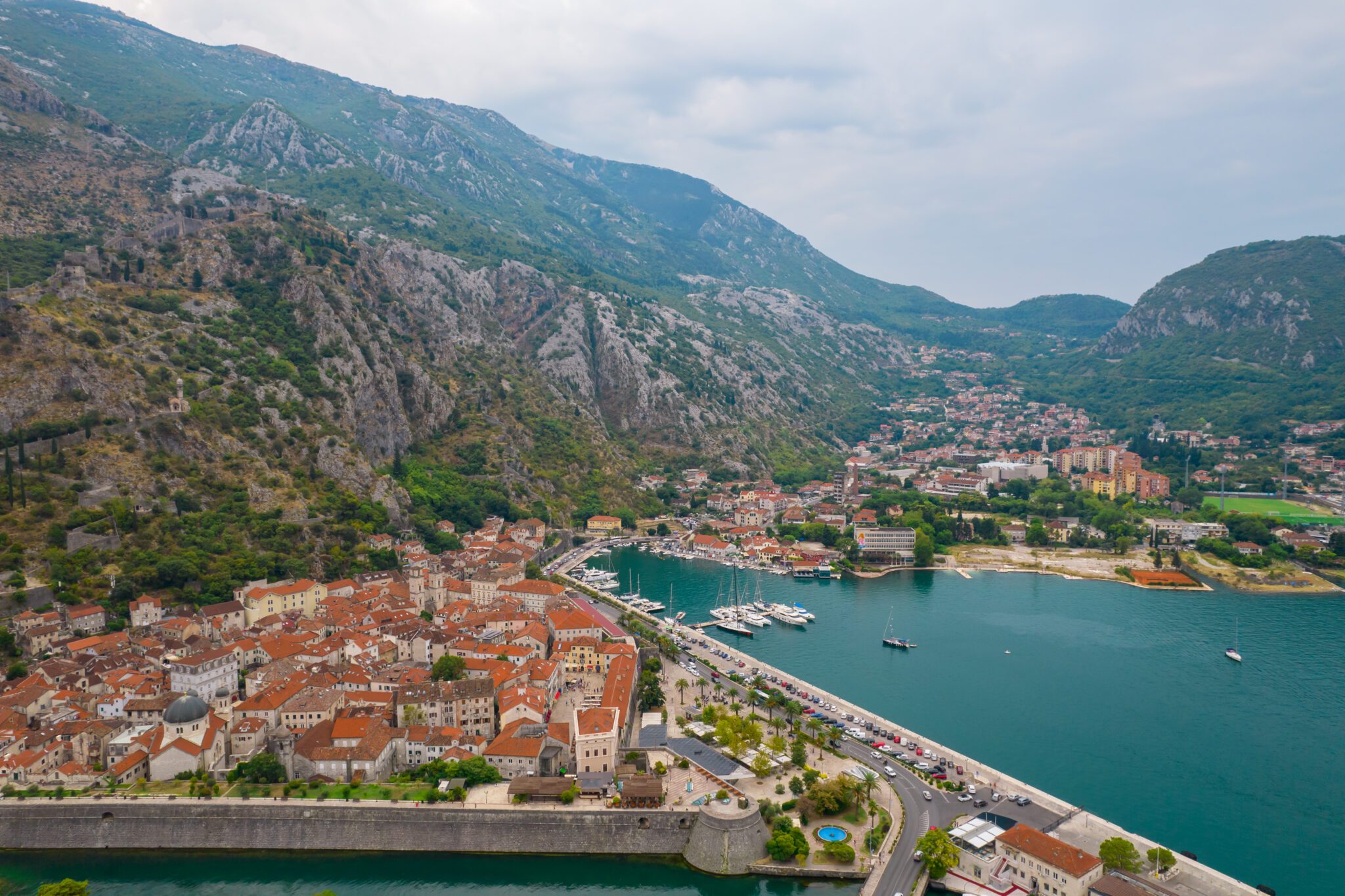 Czarnogóra Kotor widok na miasto z drona