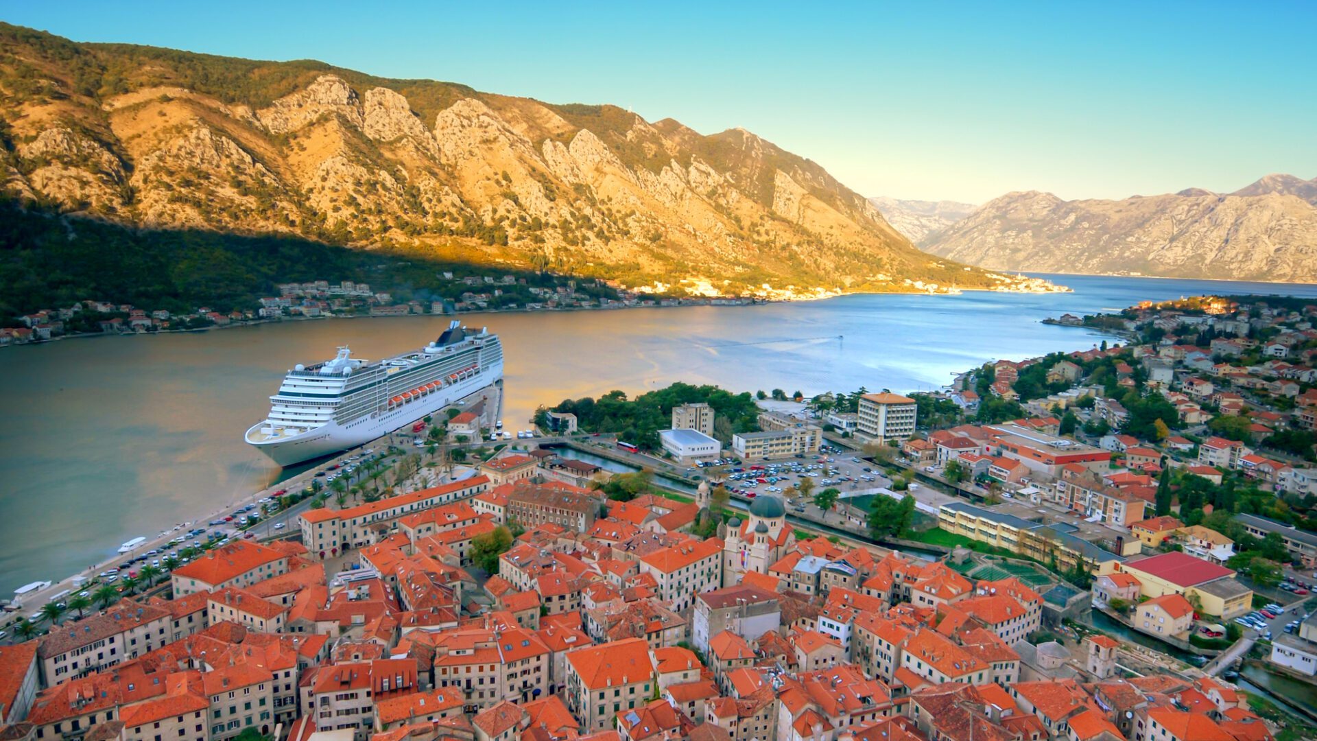 Czarnogóra Zatoka Kotorska statek wycieczkowy