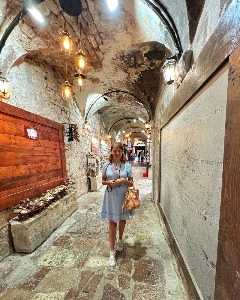 Czarnogóra Kotor bazar dziewczyna