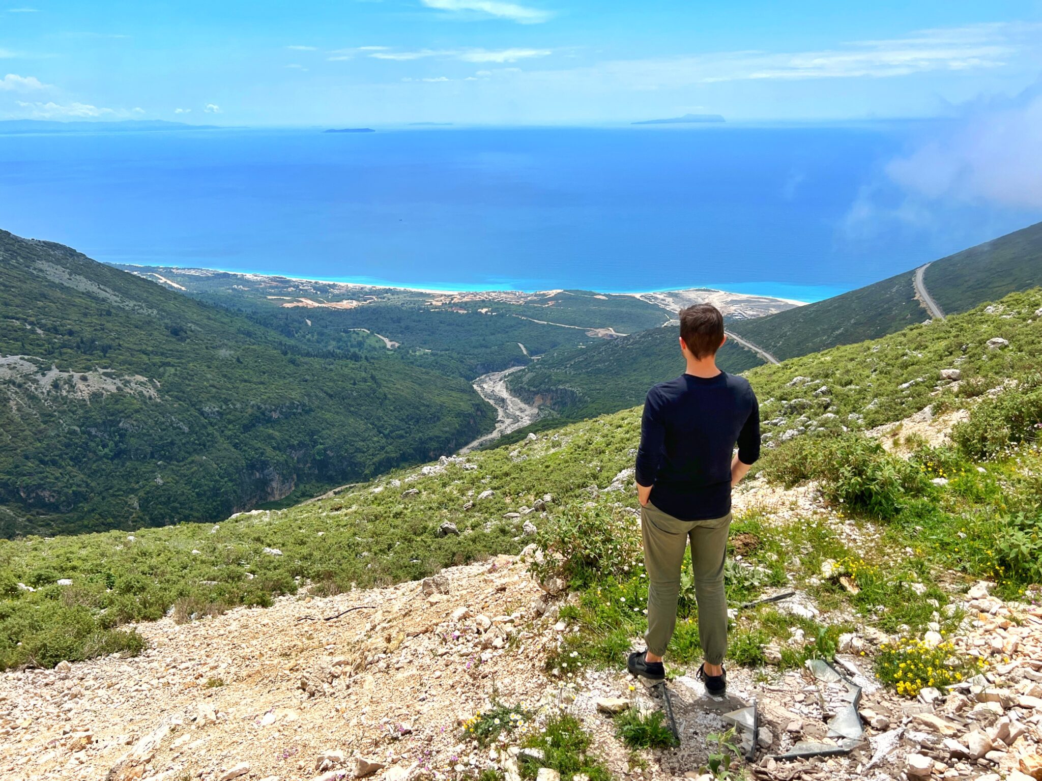 Albania Przełęcz Llogara panorama chłopak