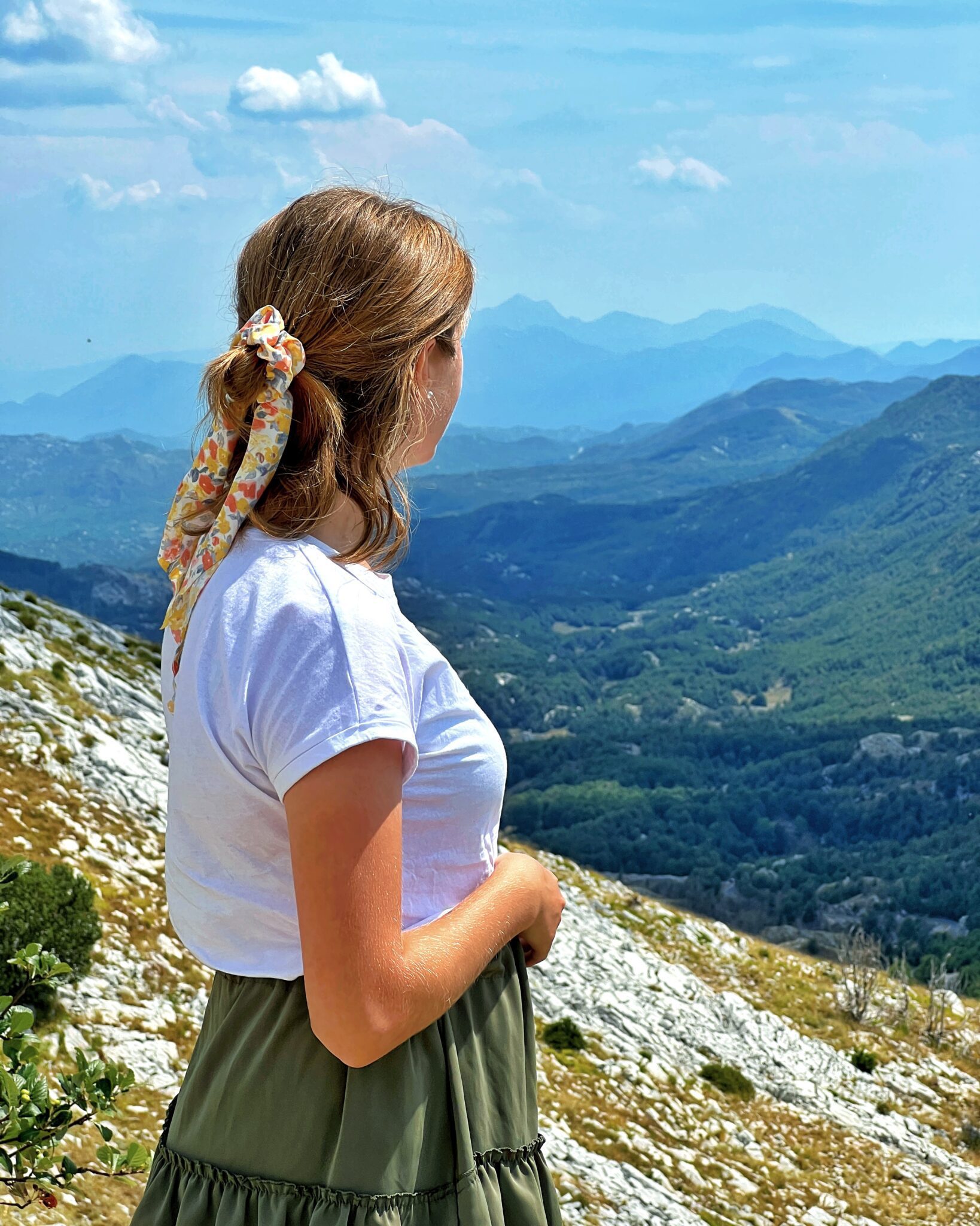 Czarnogóra Park Narodowy Lovćen dziewczyna góry krajobraz