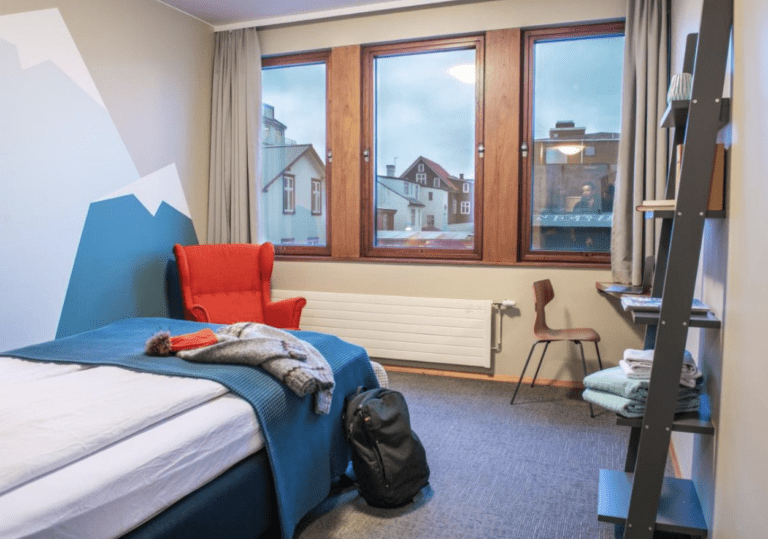 Loft - HI Hostel Reykjavik noclegi gdzie spać pokój