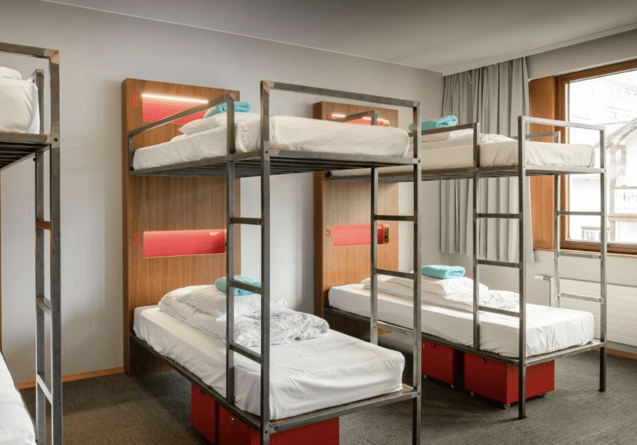 Loft - HI Hostel Reykjavik noclegi gdzie spać pokój wieloosobowy łóżka piętrowe