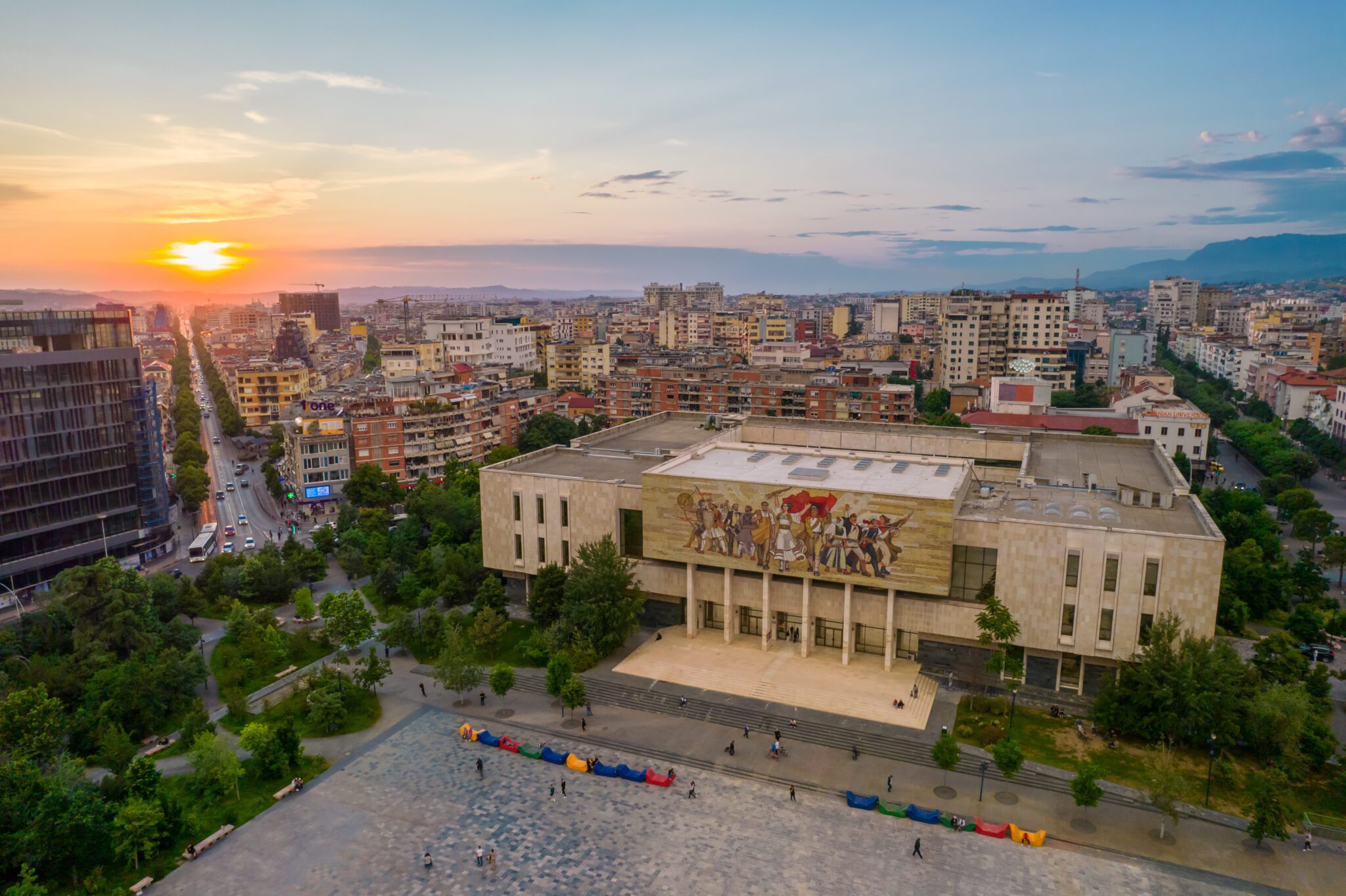 Albania Tirana Plac Skanderbega z drona zachód słońca