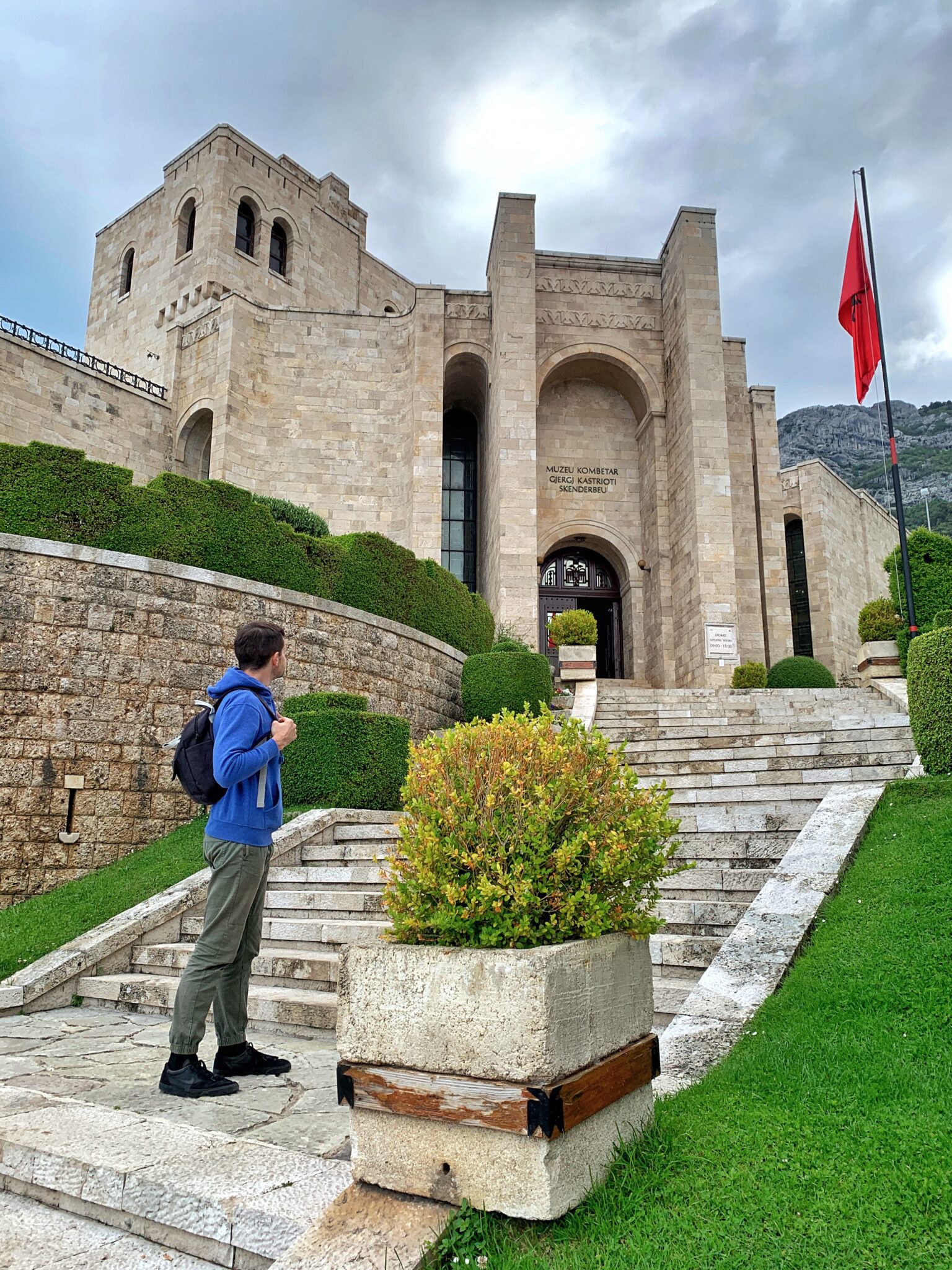 Albania Kruja Muzeum Skanderbega chłopak