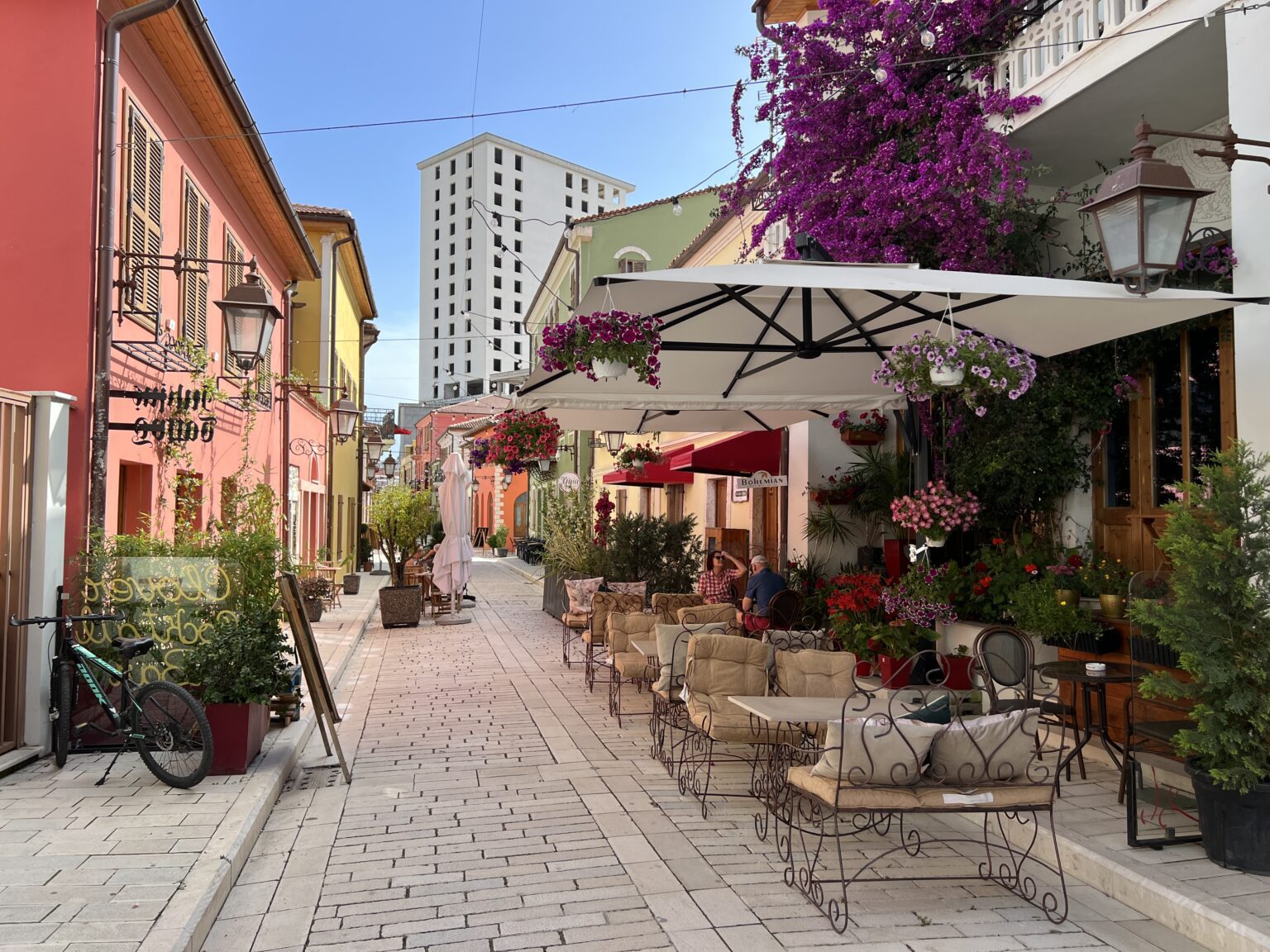 Deptak Stare Miasto Vlora restauracje