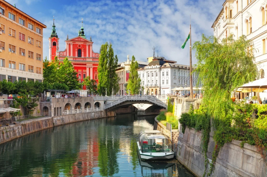 Ljubljana - Słowenia (Kościół i rzeki Ljubljanica)