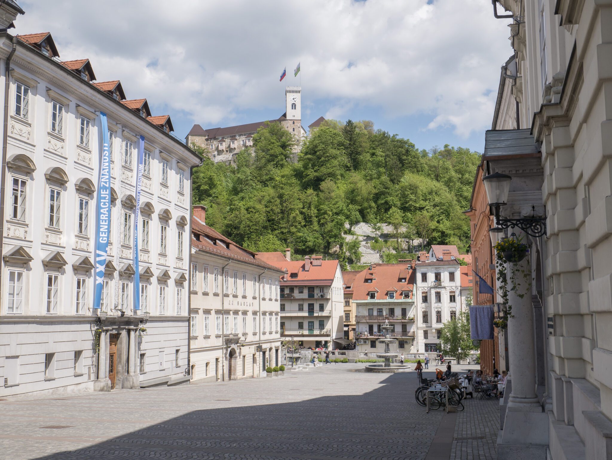 Słowenia Lublana deptak zamek wzgórze