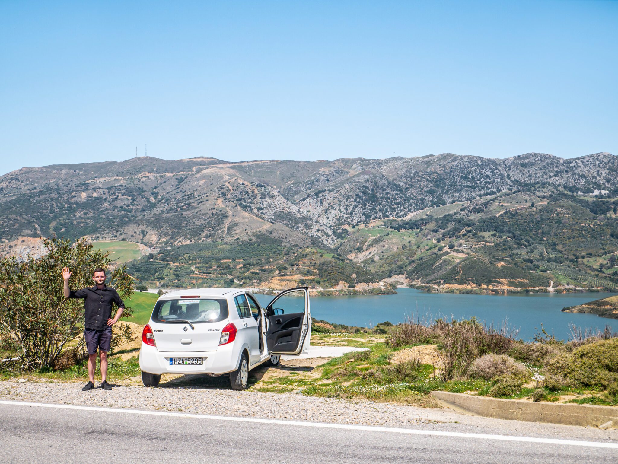 Kreta jezioro Potami chłopak auto