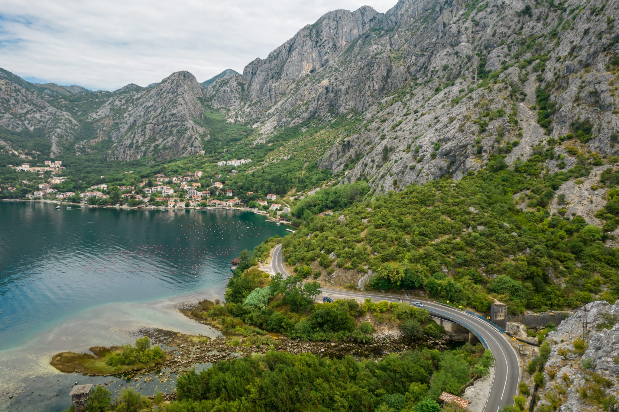 Czarnogóra Zatoka Kotorska droga z drona