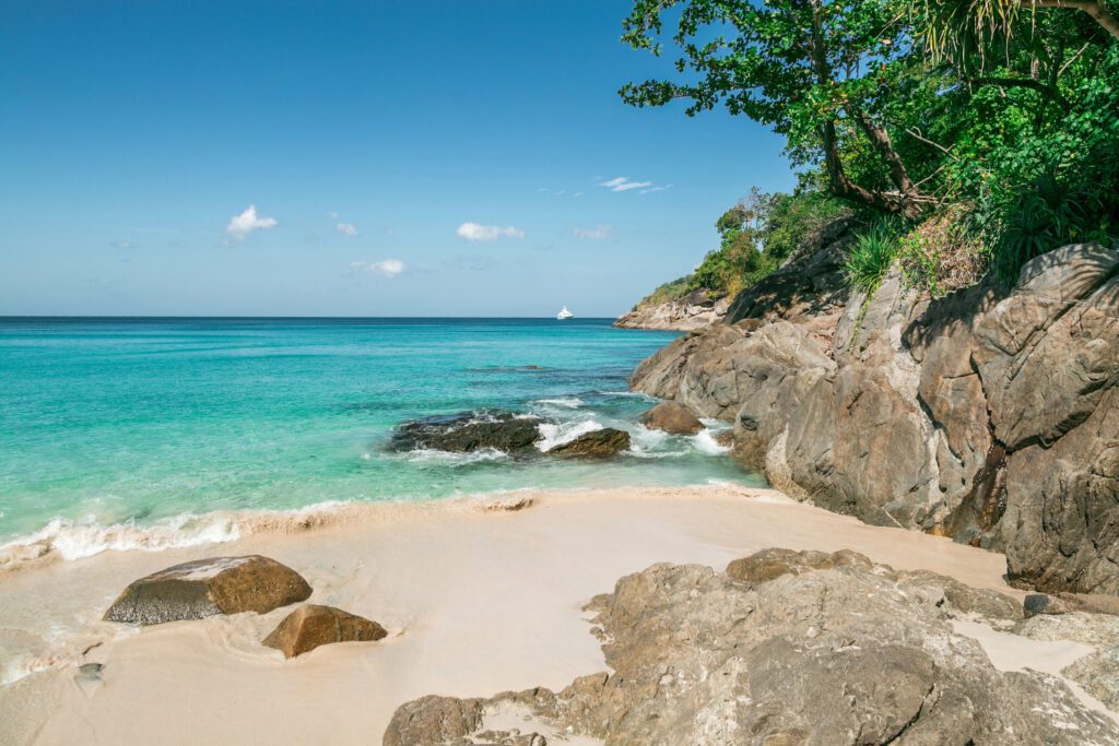 Tajlandia Phuket plaża skały