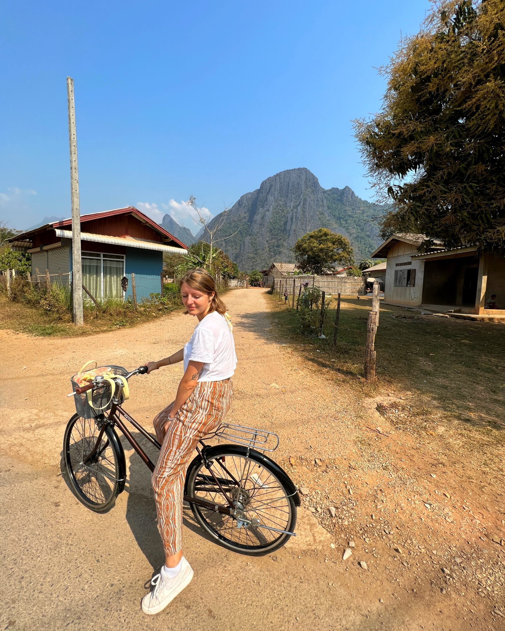 Laos Vang Vieng droga rower dziewczyna