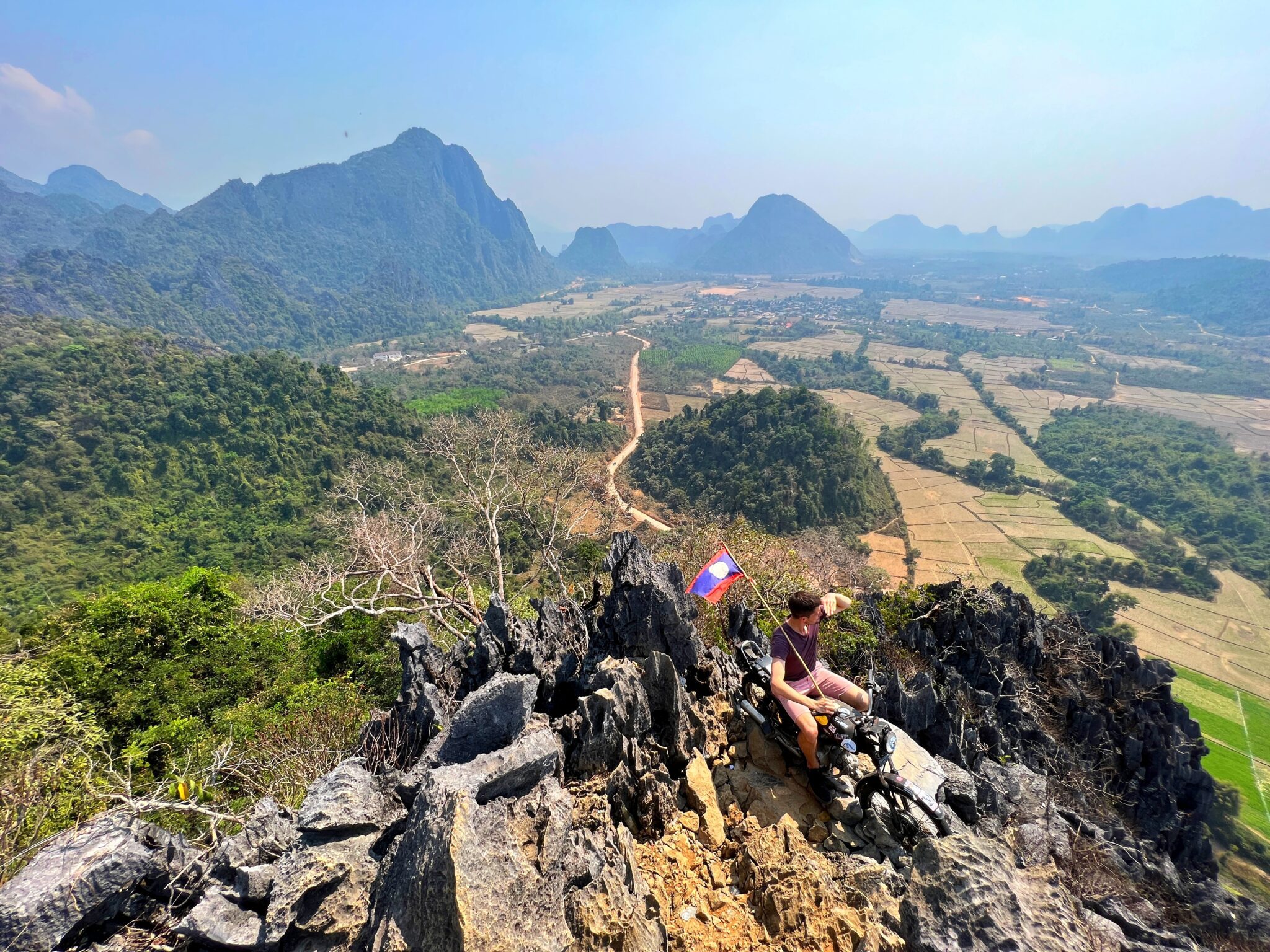 Laos Vang Vieng panorama chłopak motor