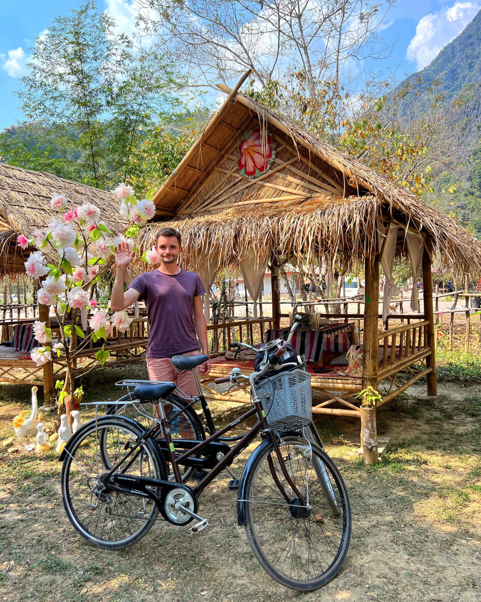 Laos Vang Vieng restauracja rower chłopak