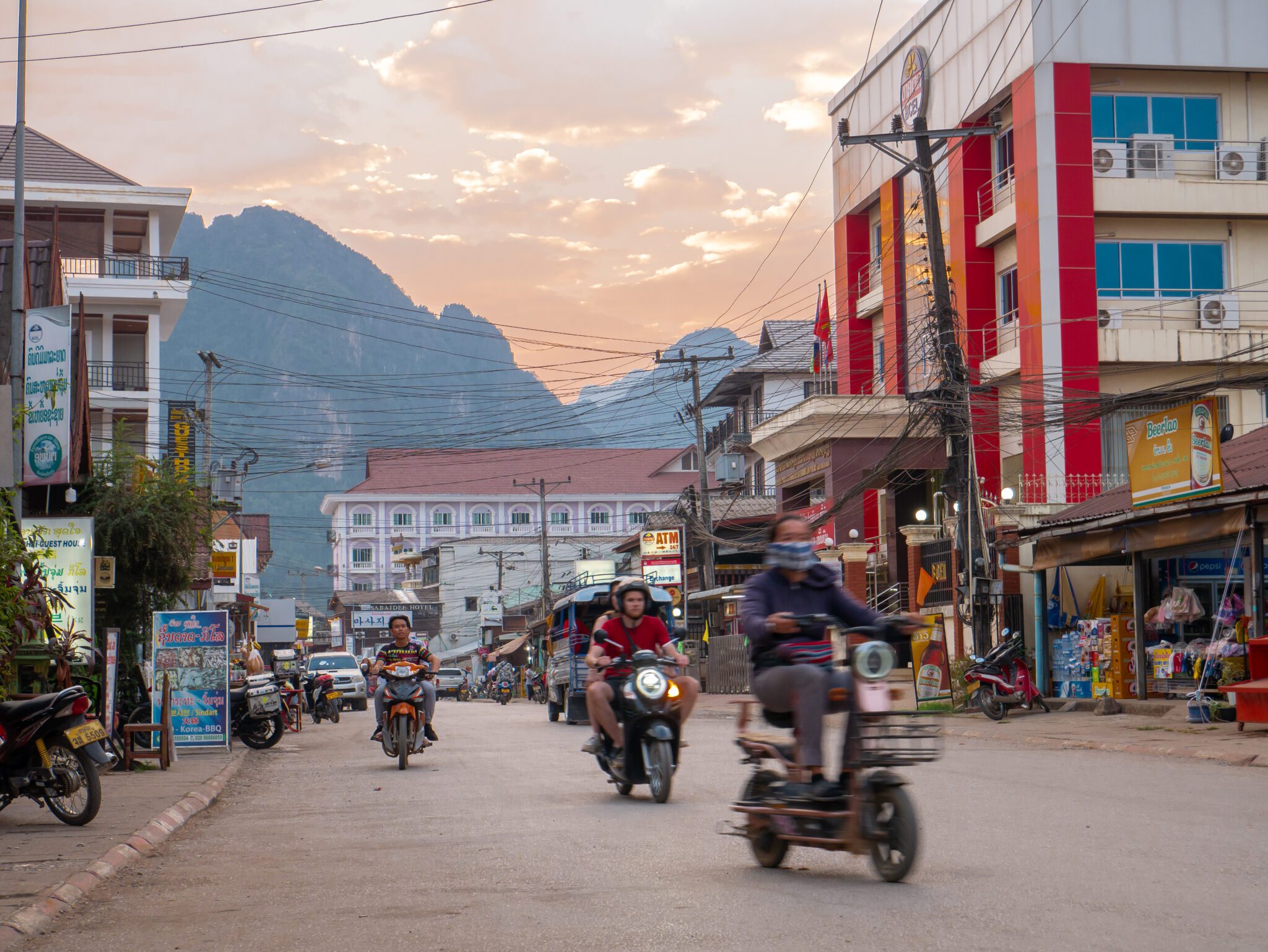 Laos Vang Vieng ulica skuter