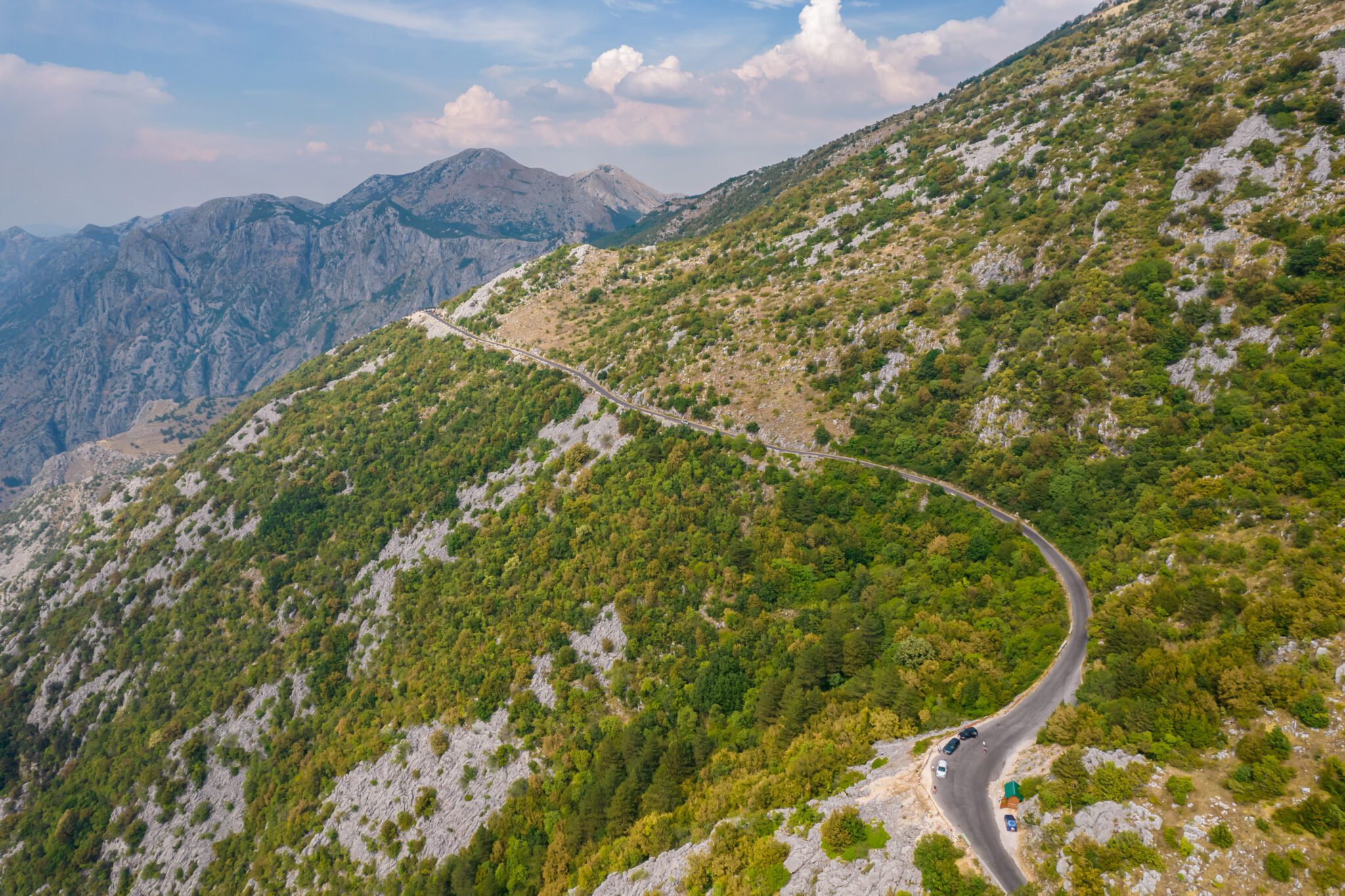 Czarnogóra serpentyna kotorska z drona